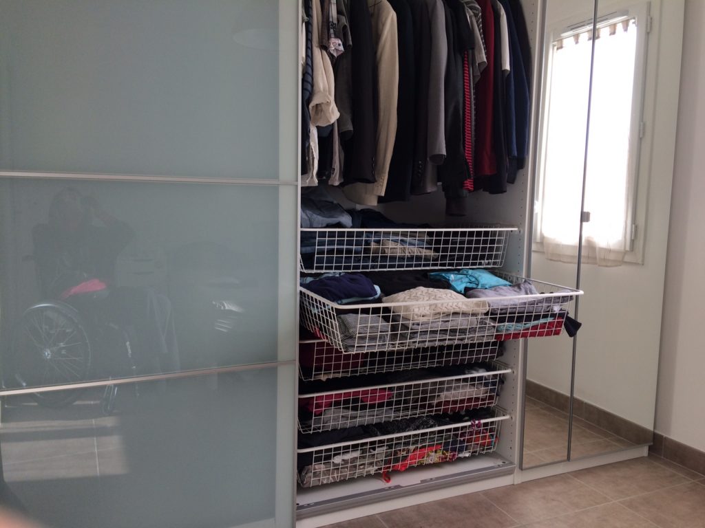 dressing Handinary Stories