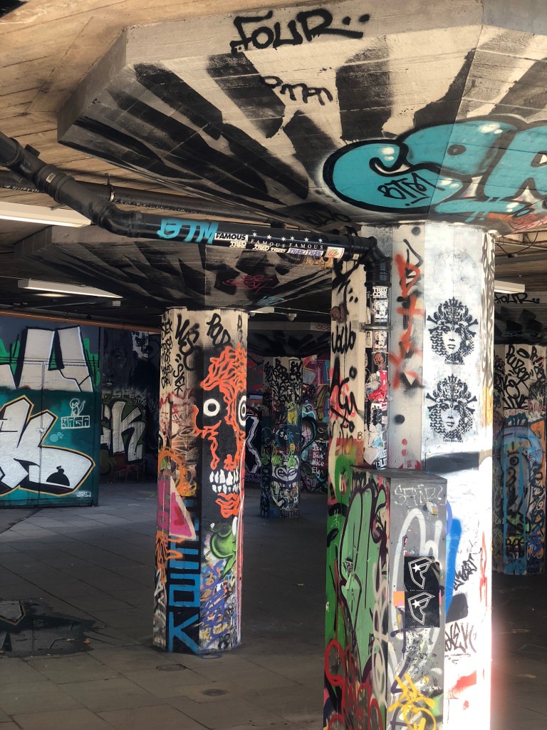 Tamise river 2 Handinary Stories